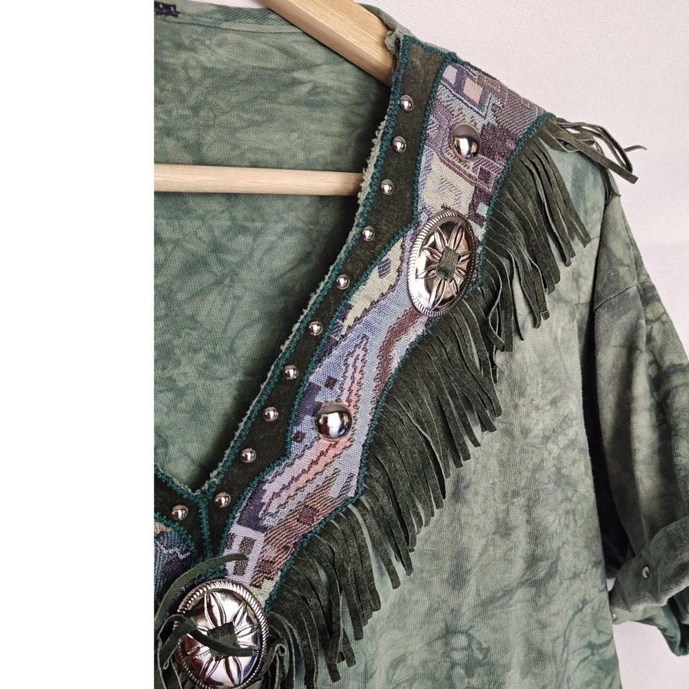 Western Fringe Embellished V Neck Shirt Green Tie Die Tee Conch Silver L XL Art - Picture 5 of 10